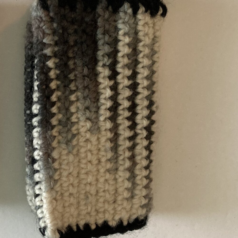Crochet Card Wallet – fold-over- Black & Gray